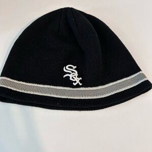 ❤️5 For $20❤️ Chicago White Sox Beanie Logo 
Black w White Logo gray and cream❤️